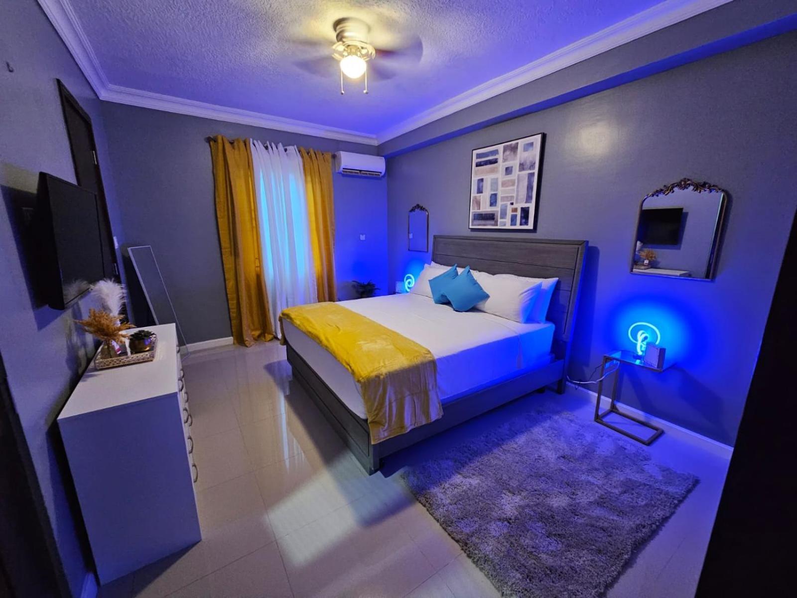Paradise Haven At Hamptons - -Across From Ac Marriot Hotel Kingston Exterior foto