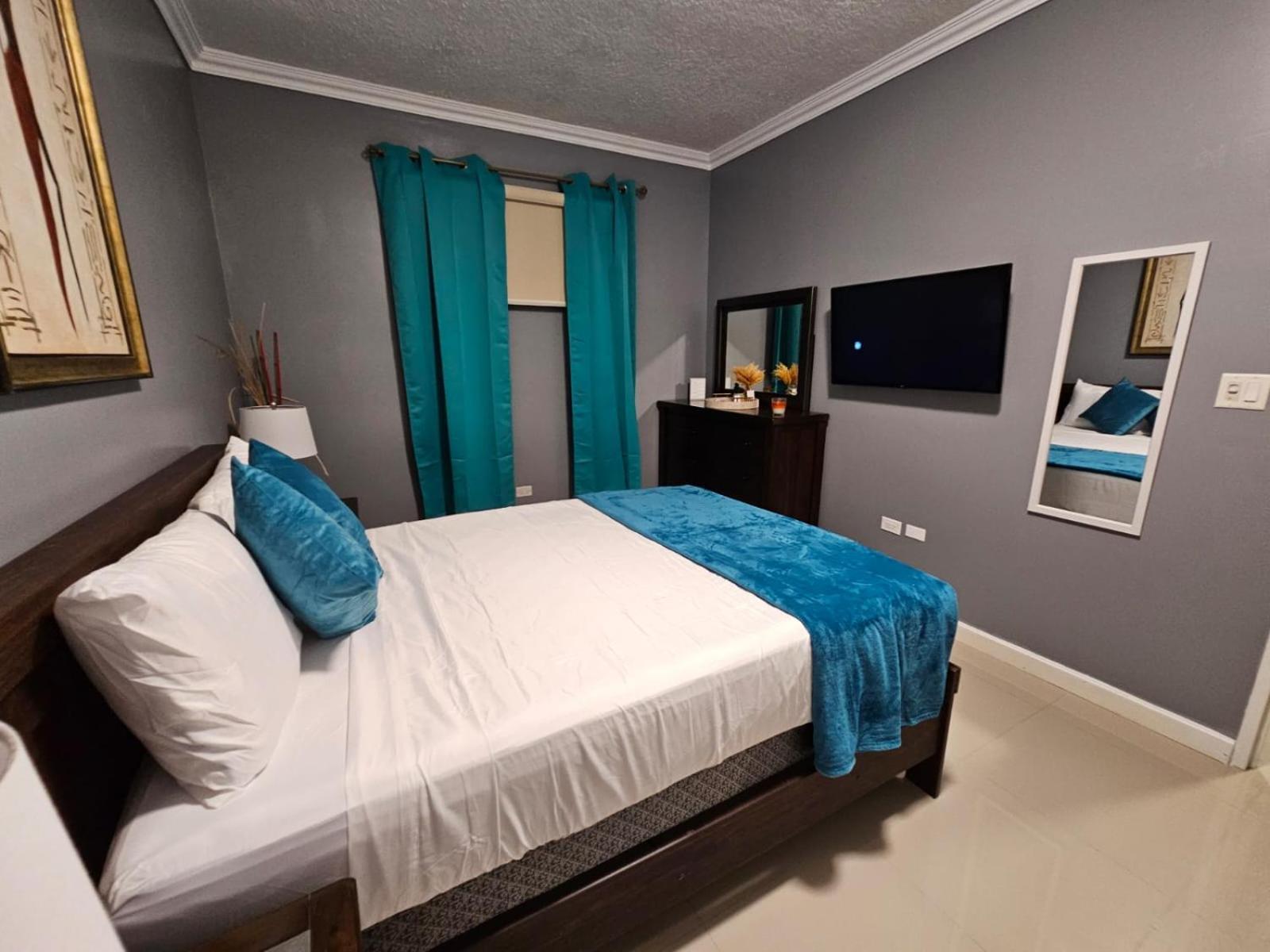 Paradise Haven At Hamptons - -Across From Ac Marriot Hotel Kingston Exterior foto