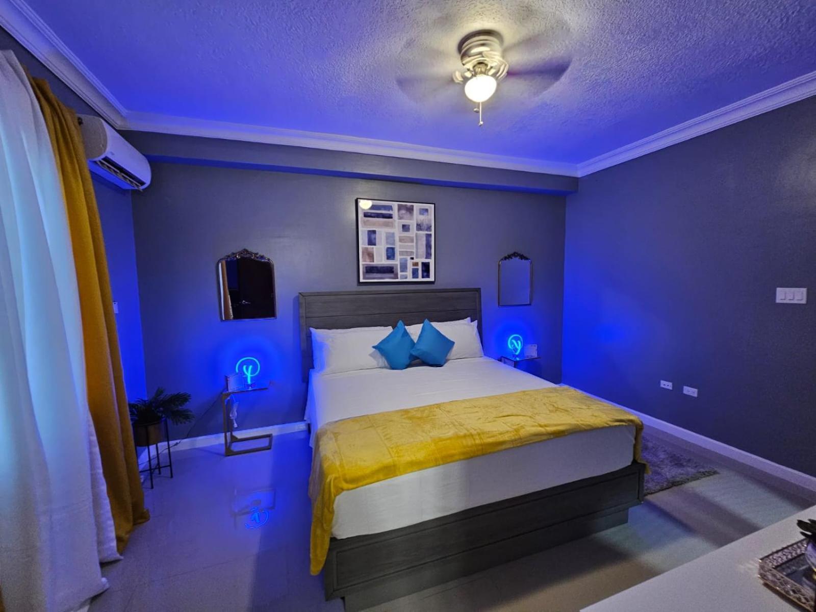 Paradise Haven At Hamptons - -Across From Ac Marriot Hotel Kingston Exterior foto